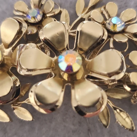 Coro Brooch Flower Pin - Picture 4 of 7